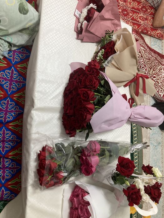 цветы (розы метровые)