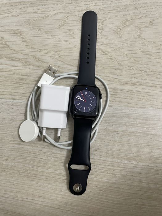 Продаю Apple Watch Series 5 44mm