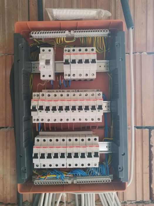 Electrician  autorizat ANRE : Sisteme fotovoltaice , instalatie electrice , mentenanta
