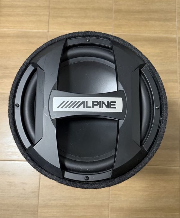 Бас каса Alpine и Усилвател за автомобил Pioneer