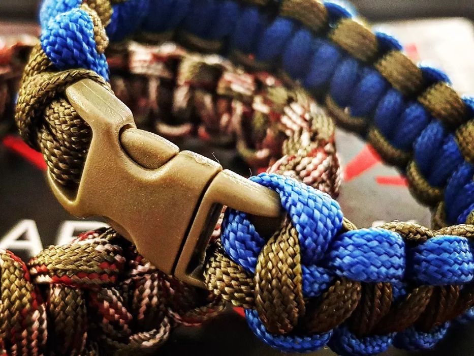 Гривна от паракорд