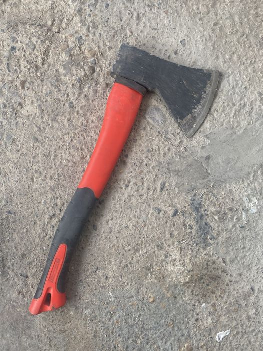 Топор продается.