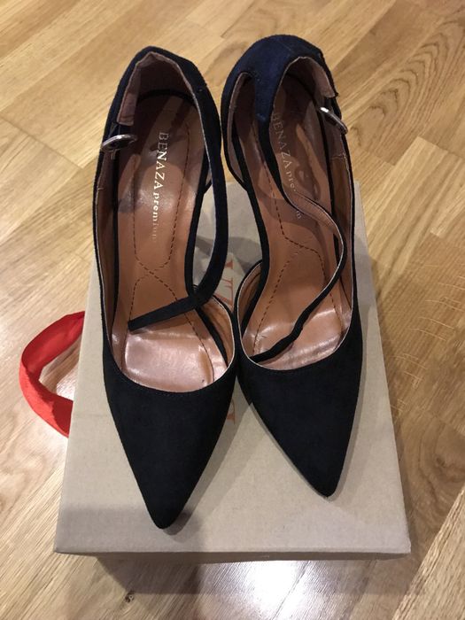 Pantofi de catifea cu toc îngust