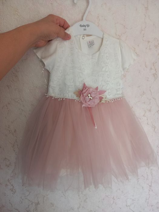 Продам красивые детские  платья