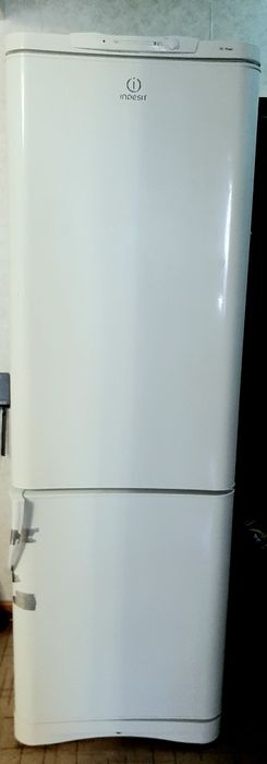 Холодильник для кухни Indesit