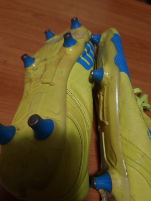 Adidași de fotbal puma cu filet