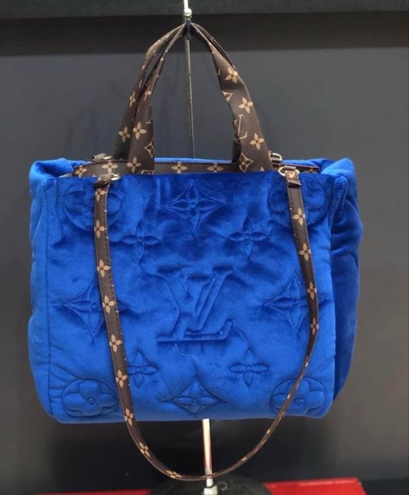 Плюшена чанта с лого в четири разцветки с къса и дълга дръжка