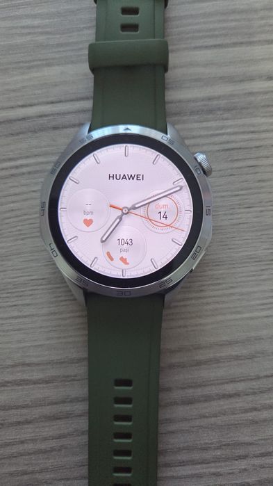 Smartwatch Huawei GT4, in Garantie, putin folosit