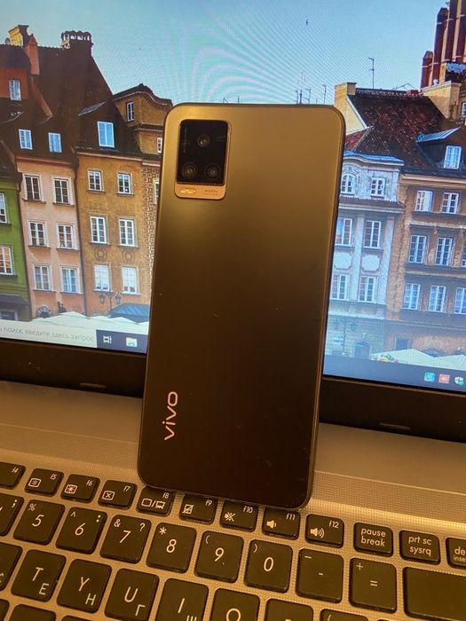 Телефон Vivo v2025