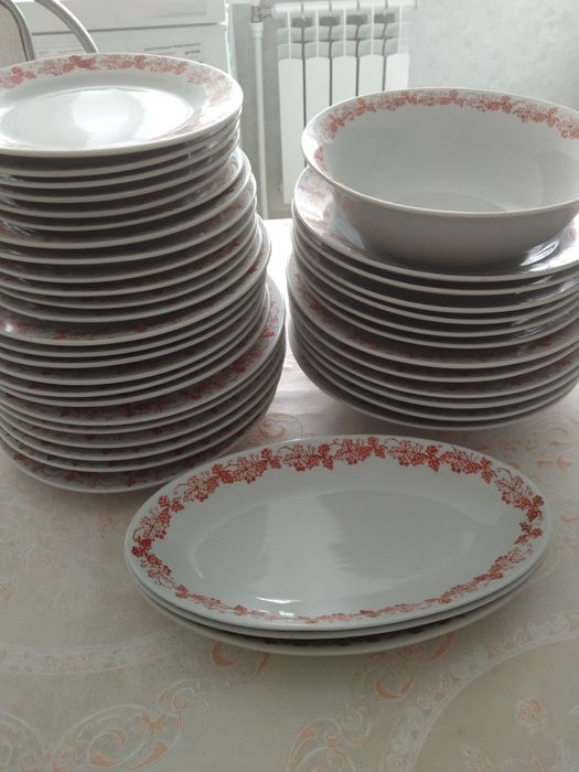 Столовый набор посуды