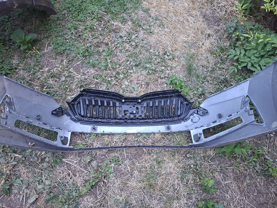 Bară Față Octavia 4 și octavia 4 facelift cu grilă