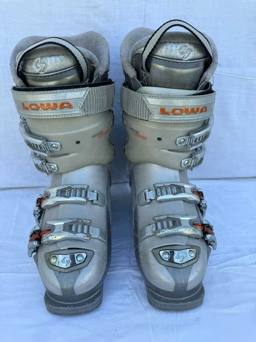 Clapari ski schi Lowa marime EUR:36.5 Mondo:23.5