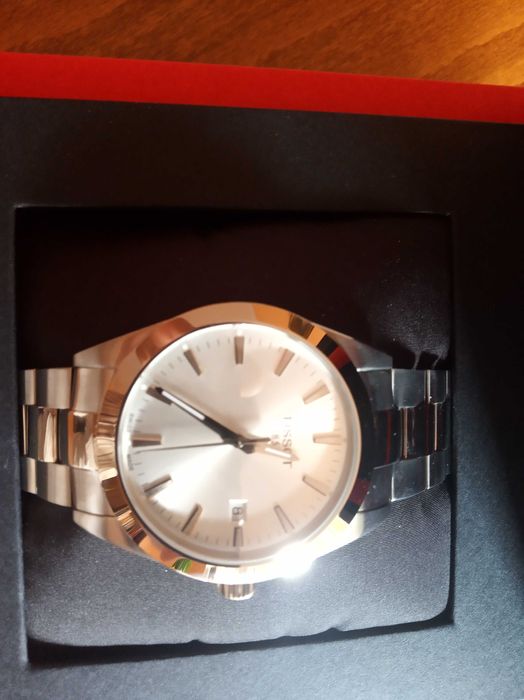 Часовник TISSOT, швейцарски,