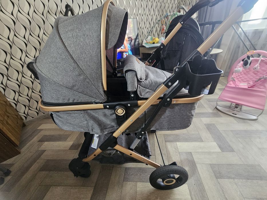 Продам коляску новую
