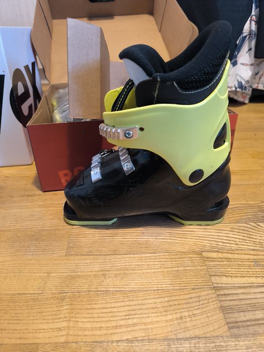 Ски обувки Rossingnol и каска Uvex (детски)