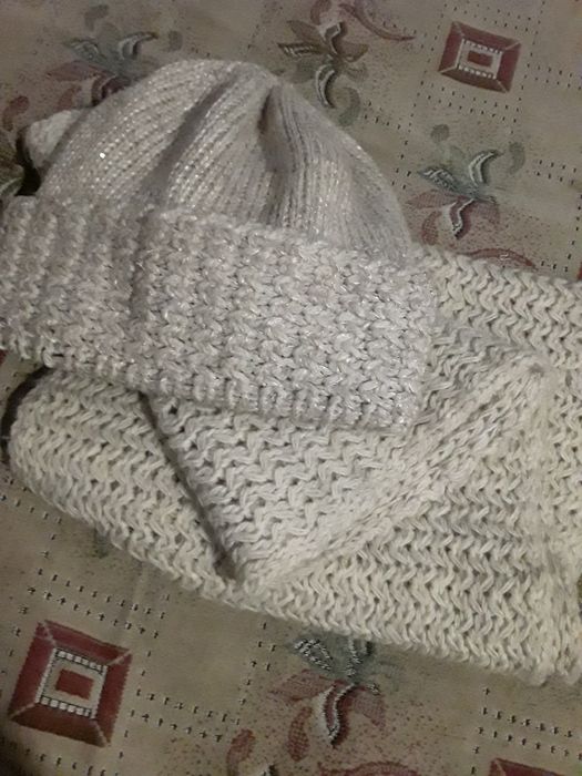 Зимняя шапка с шарфом