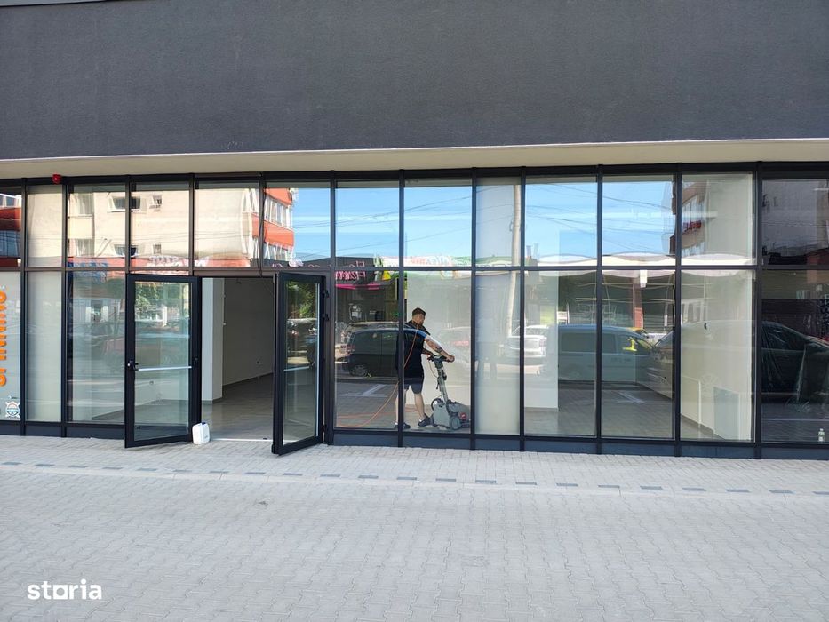 Sp. comercial 138 mp, central, vitrina, vad comercial, parcare, 16e/mp