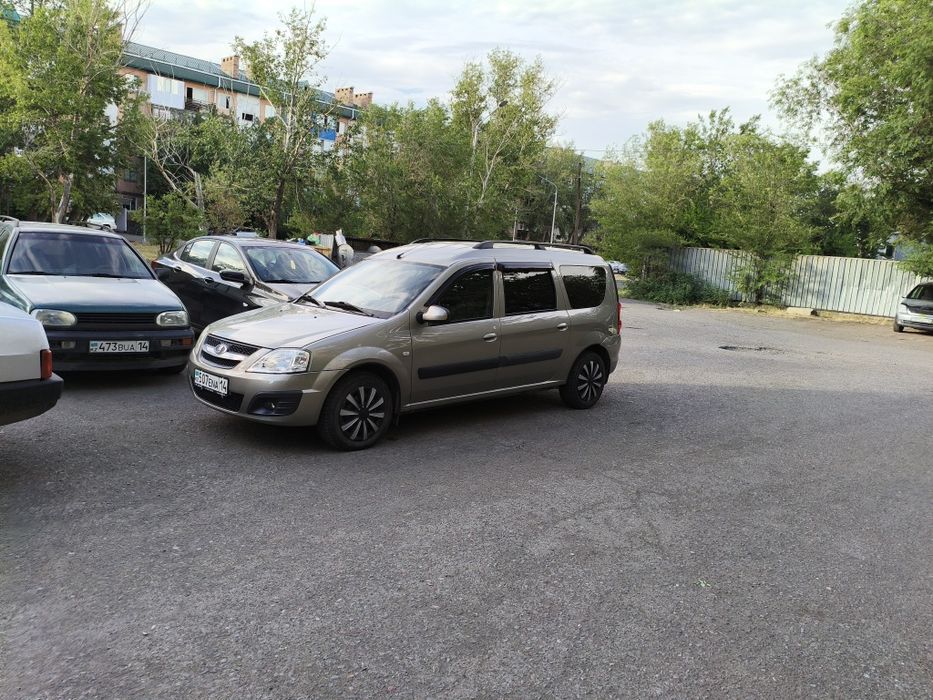 Продам ладу Ларгус 2015г.