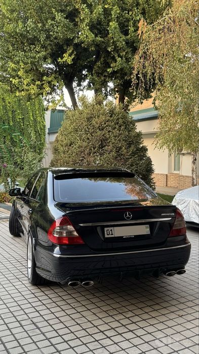 Mercedes Benz W211 E55 AMG Tanzanite Blue Met