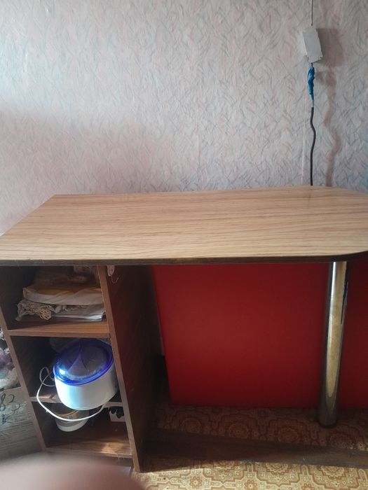 Продам столик маникюрный
