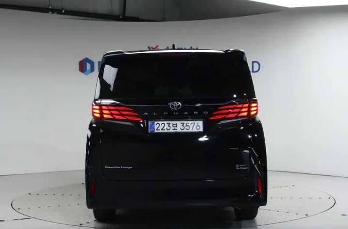 Toyota Alphard 2025 — 4