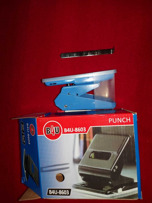 Perforator cu  corp metallic pentru maxim 60 coli,  model BAU – 8603