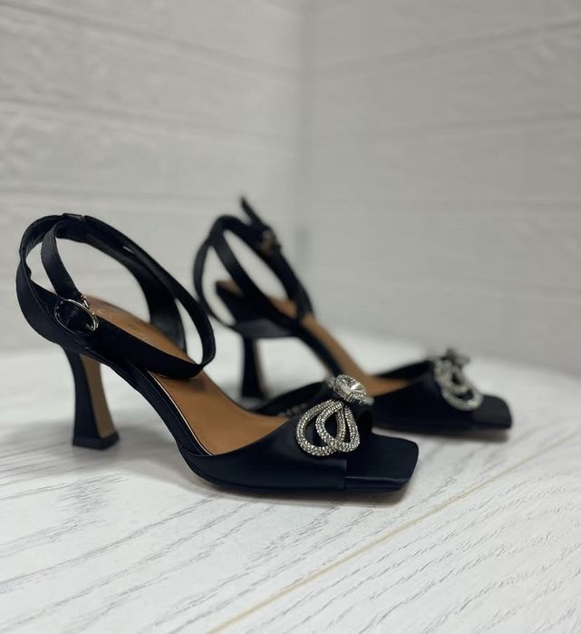 Женская босоножки