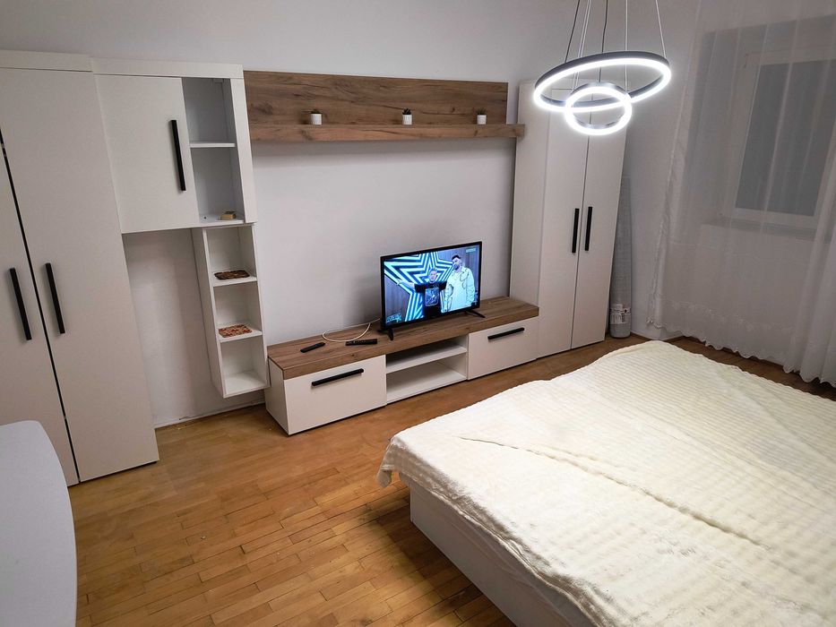 Proprietar închiriez la studente camere în apartament cu 3 camere in Pacurari