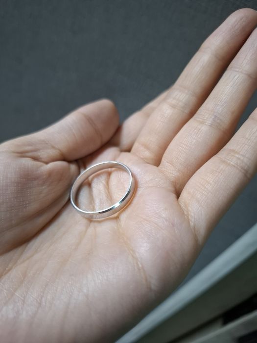 Продам мужское обручальное кольцо