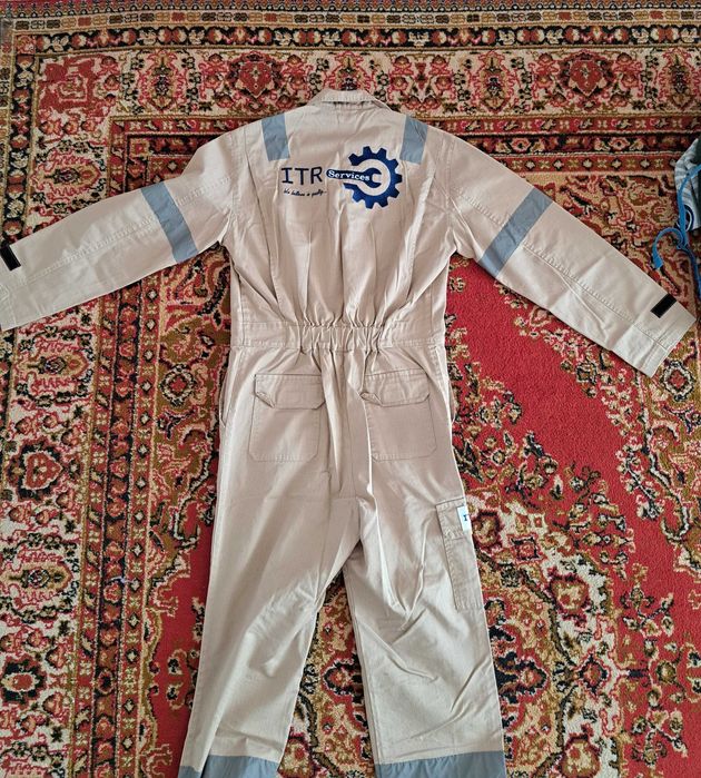 Продается спец. одежда (комбинезон)