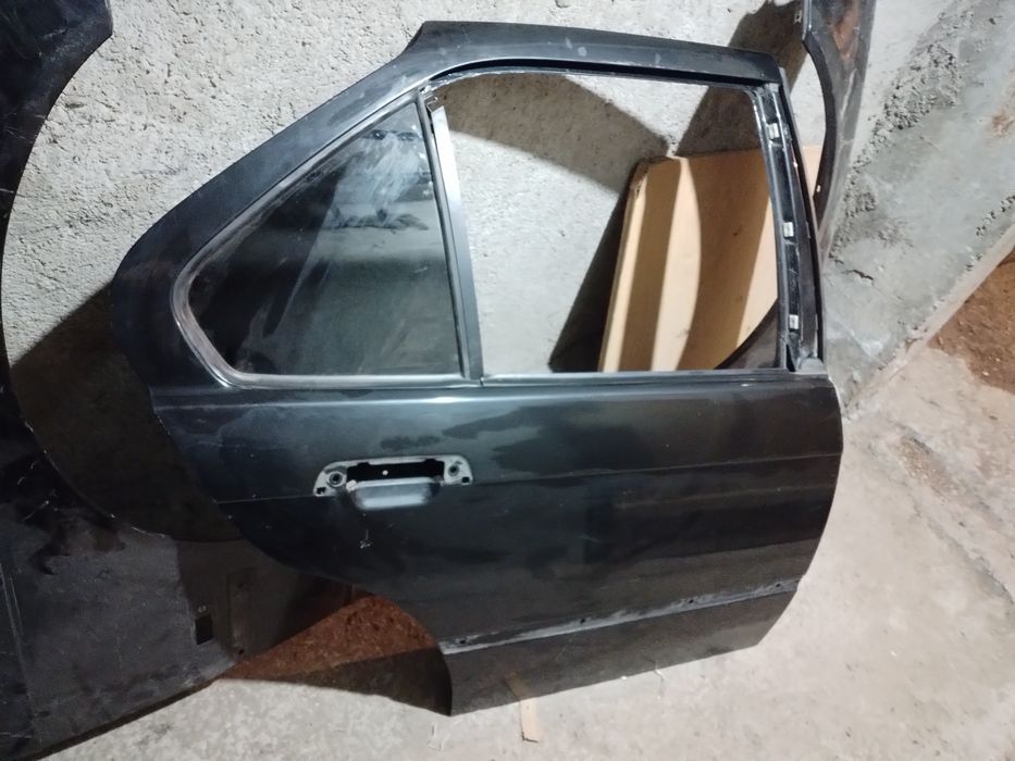 Продавам части за бмв е36
