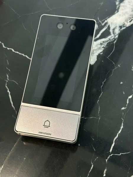 DS-KIS902-S–это профессиональный комплект IP-видеодомофон от Hikvision