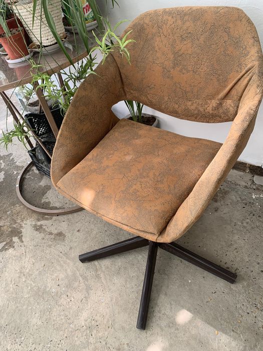 Кресло , можно в рабочий кабинет .