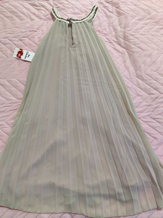 Дамска рокля бежов цвят