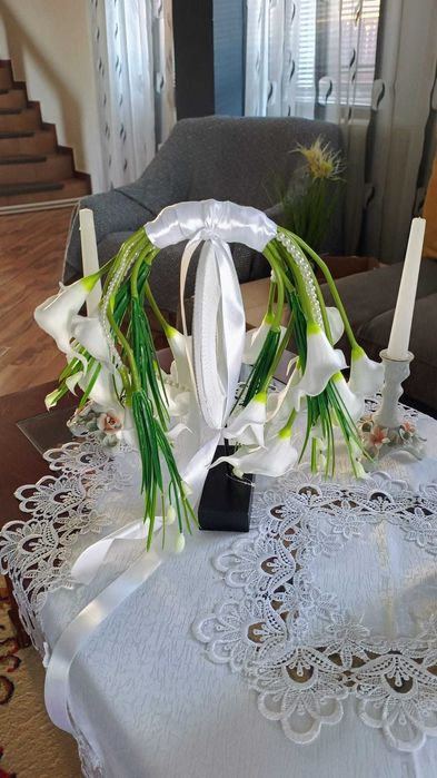buchet mireasă din flori calla si perle albe