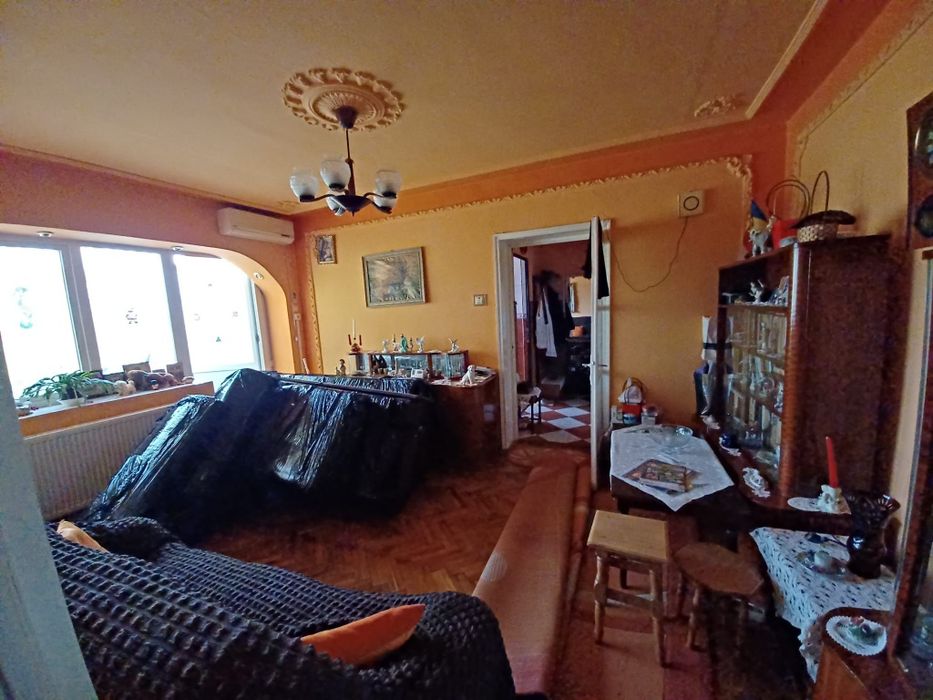 Vând apartament 2 camere semidecomandat