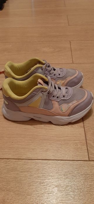 Кроссовки детские