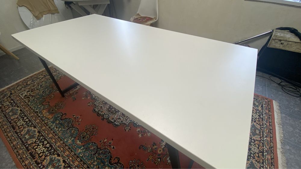 Стол в гостинную