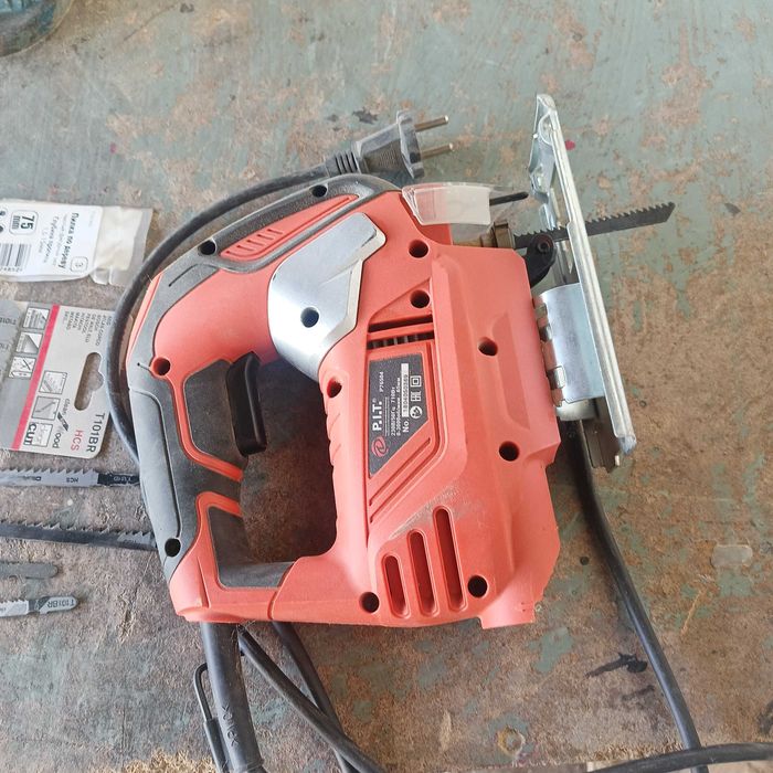 Электролобзик с пилками