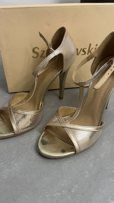 Продам босоножки