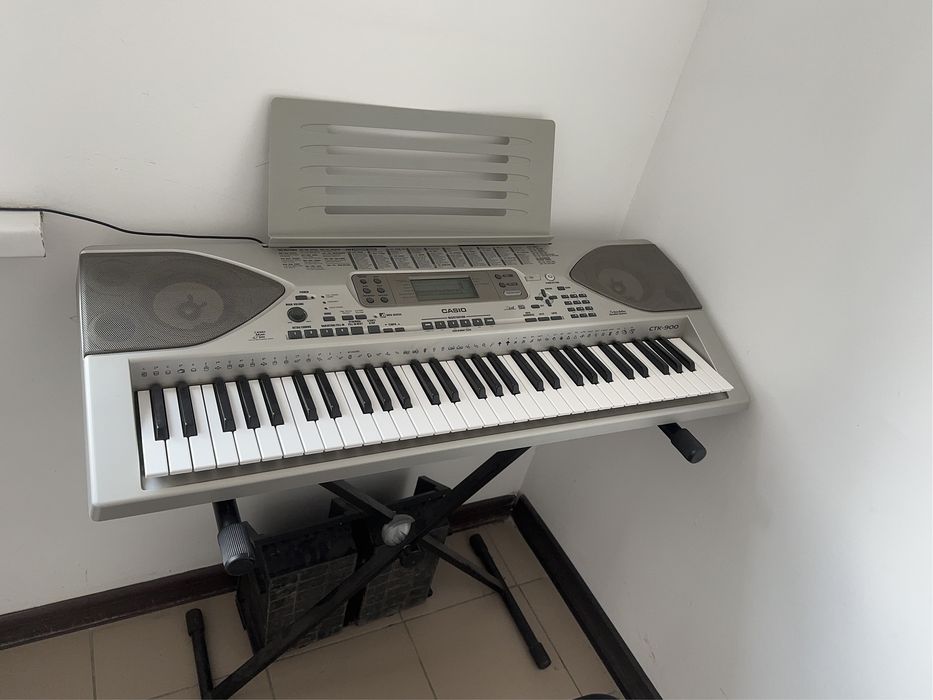 Продам синтезатор casio