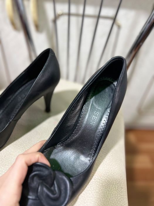 Продам женские туфли