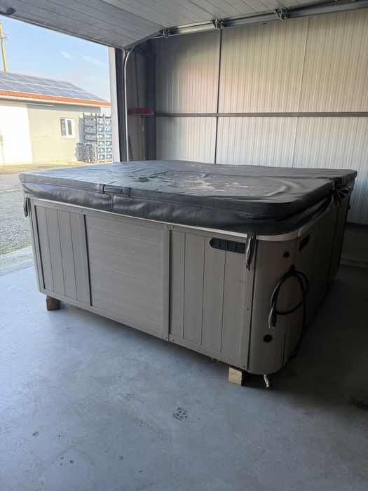 Jacuzzi ciubar spa piscina cada cu hidromasaj