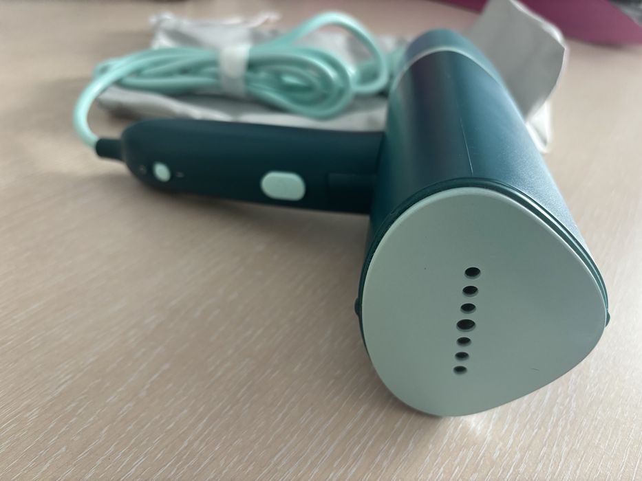 Philips преносима ютия за гладене с пара STH3020 – като нов