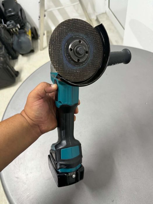Безчетков ъглошлайф Makita 18волта