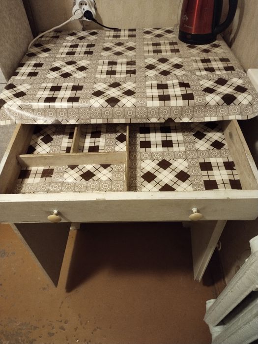 Кухонный стол-шкаф