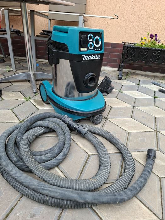Aspirator șantier Makita VC2211M