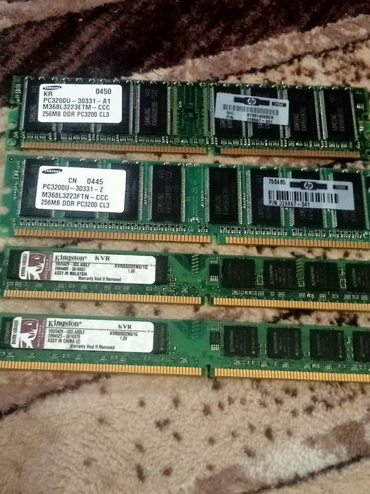 Placi de baza Kingston și Samsung de la 25-50