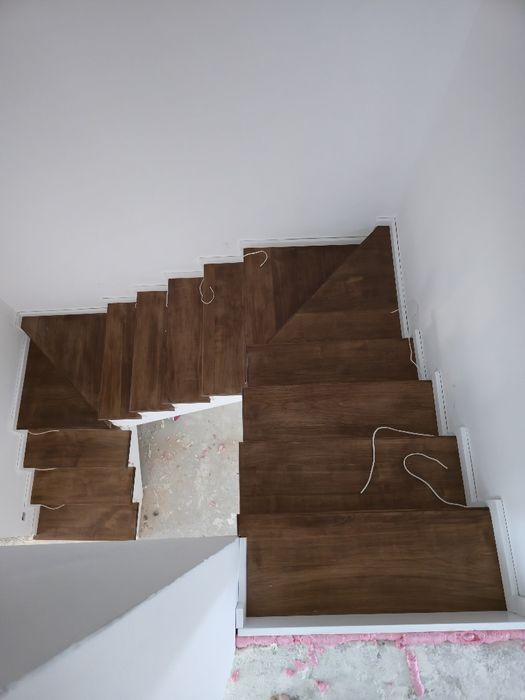 Scări din lemn masiv