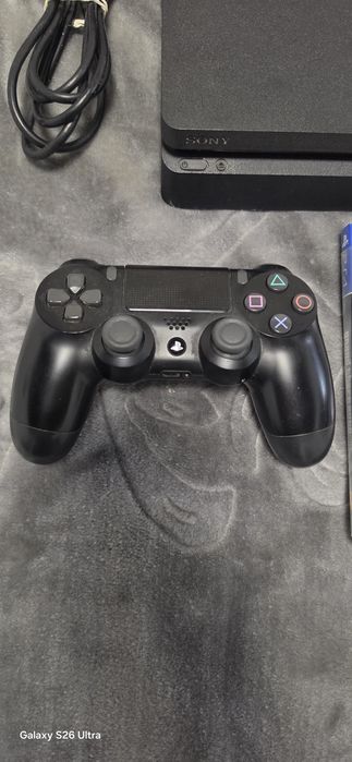 Vand joc ps4 1 TB  playstation 4